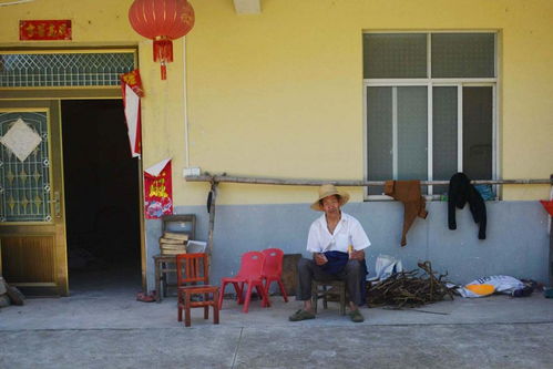 星外系村69岁大爷的晚年生活 3天2包烟1餐2两酒，村民感叹“不会享福”